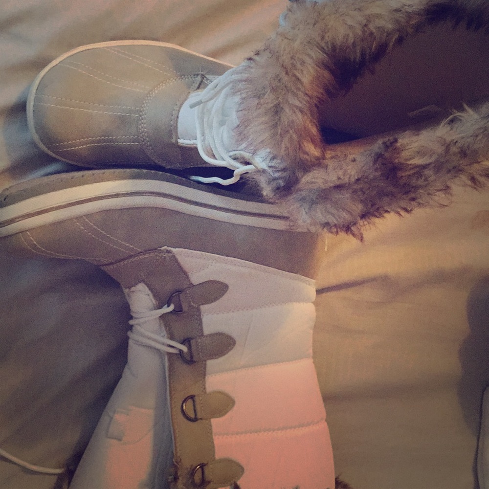 Snow boots
